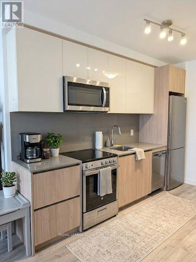 1121 - 3100 Keele Street Property Photo 5