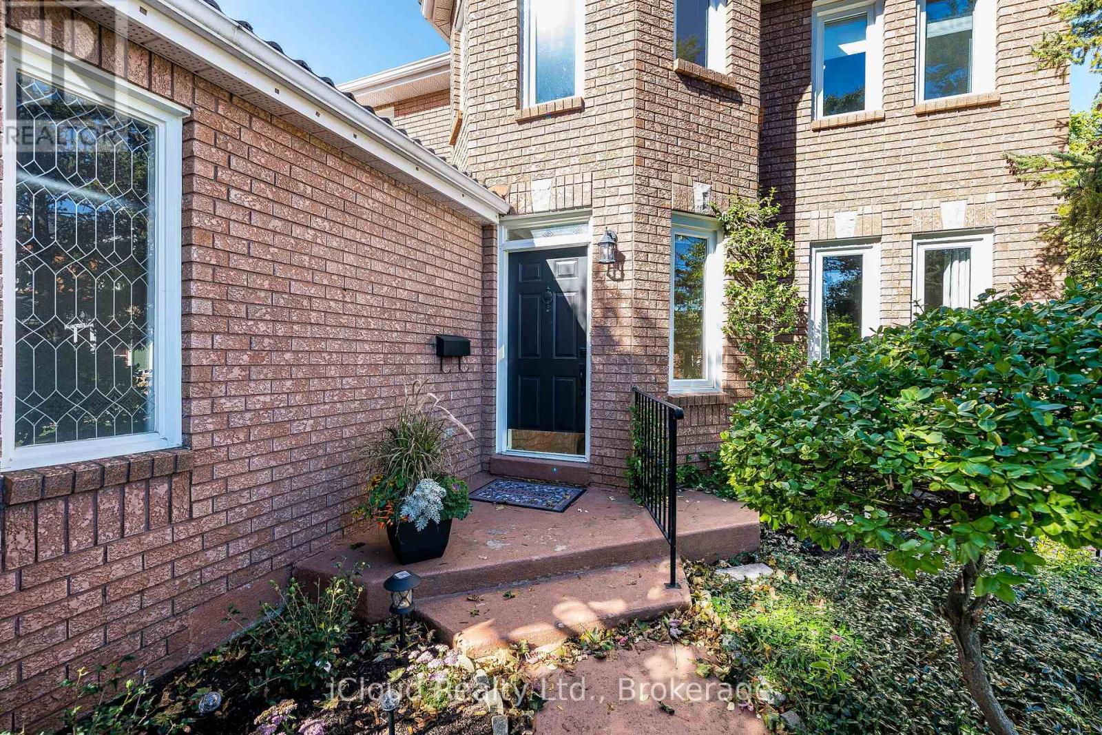 2017 Grenville Drive Property Photo 4