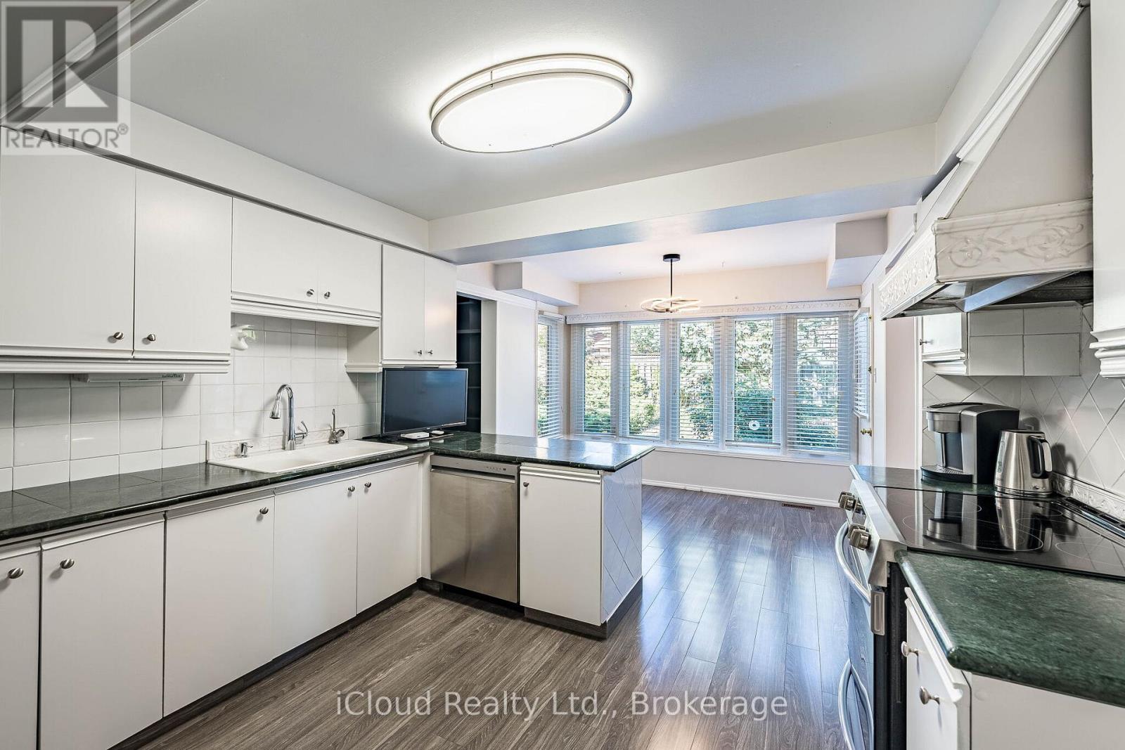 2017 Grenville Drive Property Photo 11