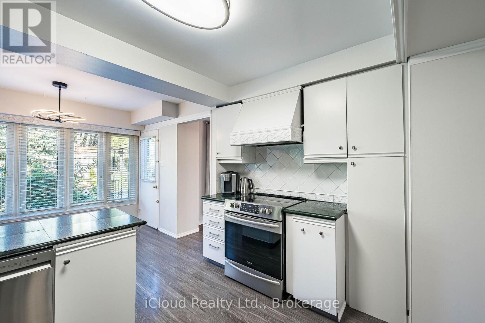 2017 Grenville Drive Property Photo 12