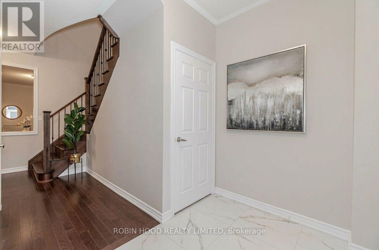 63 Royal Fern Crescent Property Photo 4