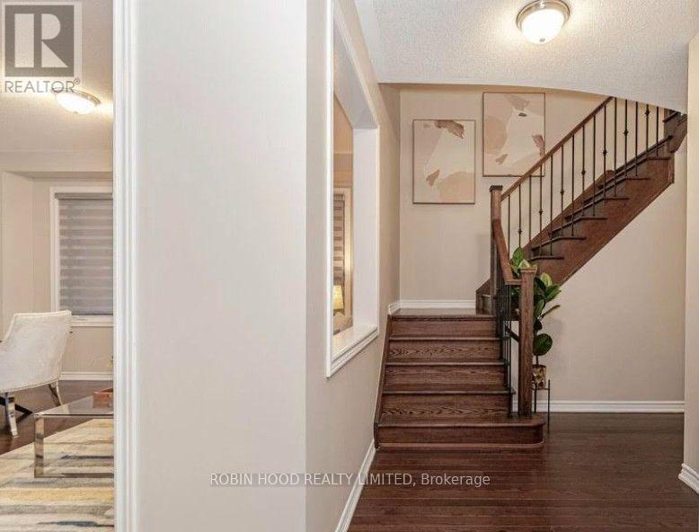 63 Royal Fern Crescent Property Photo 5