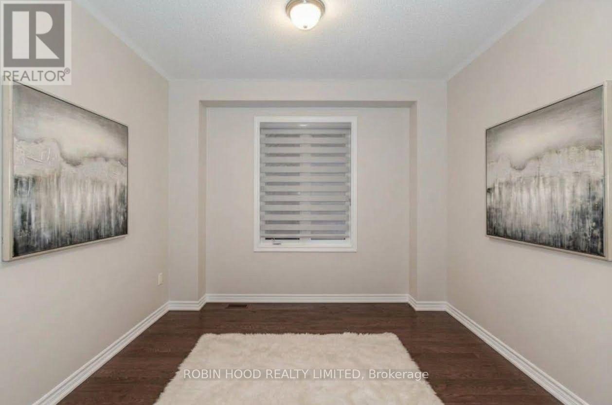 63 Royal Fern Crescent Property Photo 7