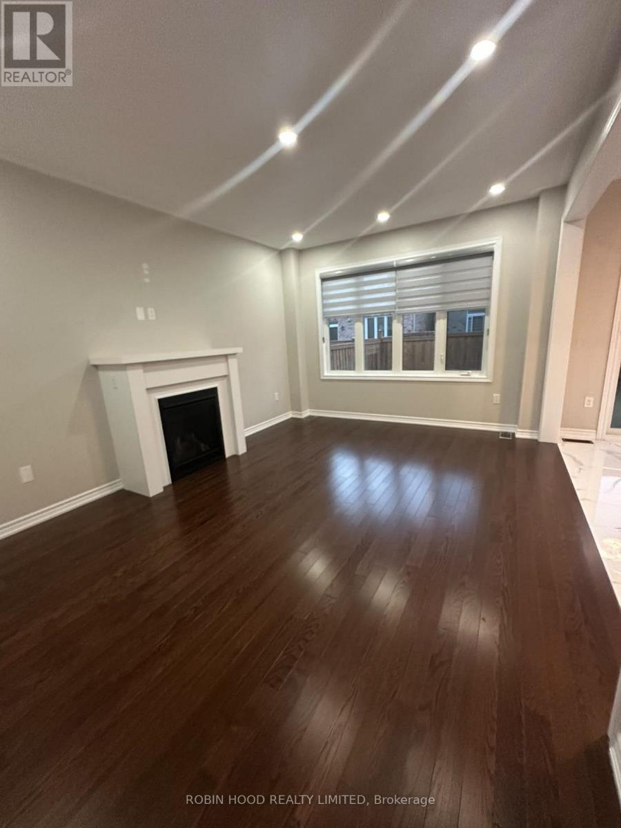 63 Royal Fern Crescent Property Photo 8