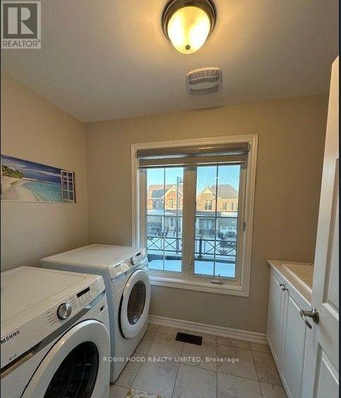 63 Royal Fern Crescent Property Photo 11