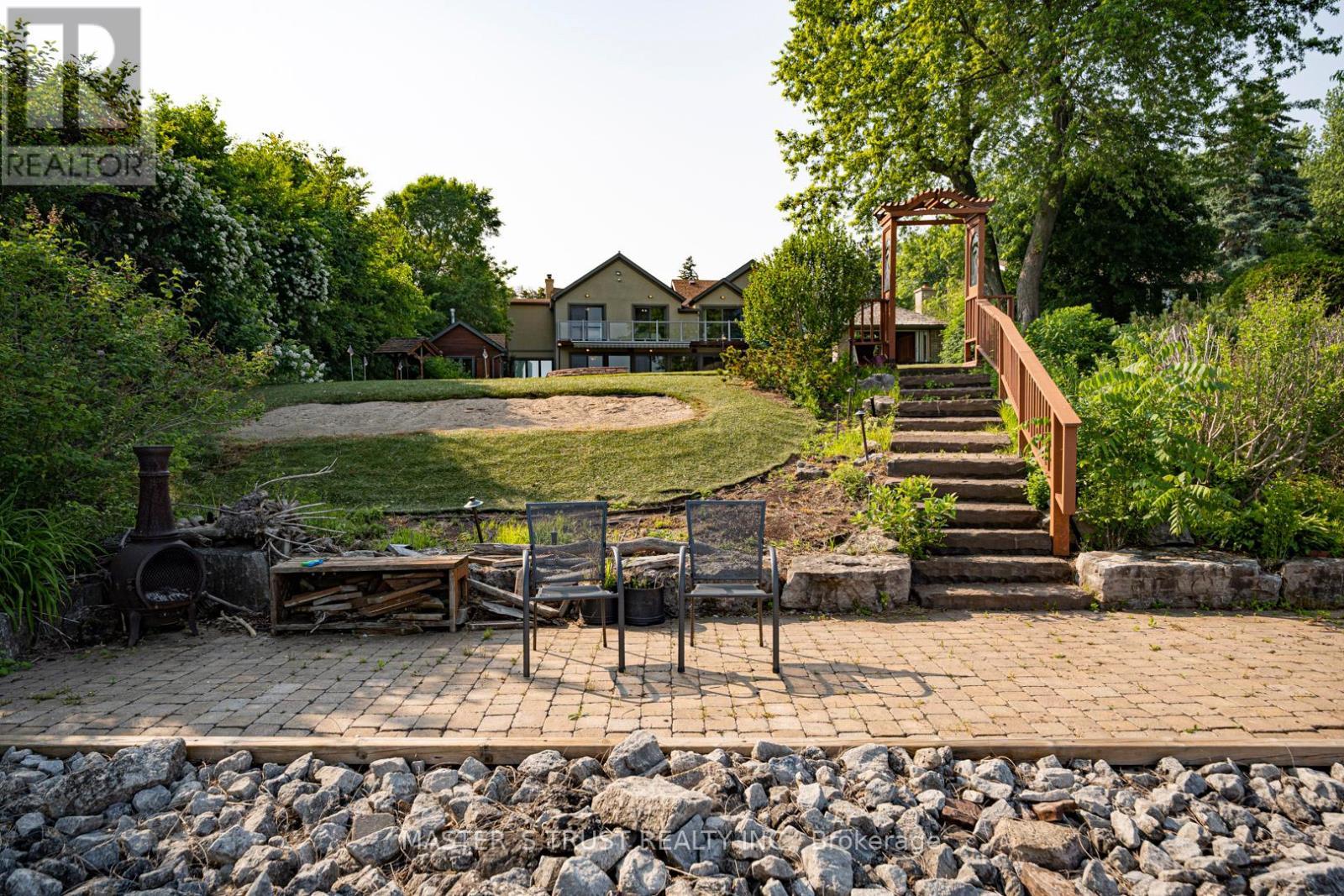 7 Third Line Property Photo 3