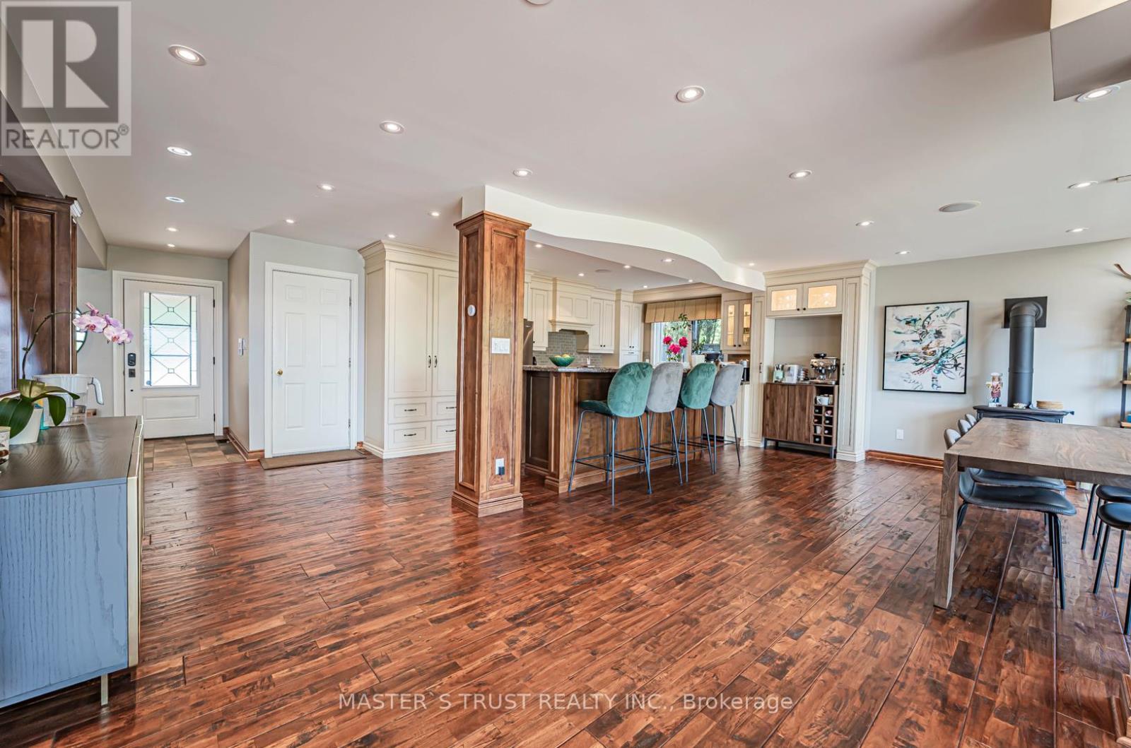 7 Third Line Property Photo 13
