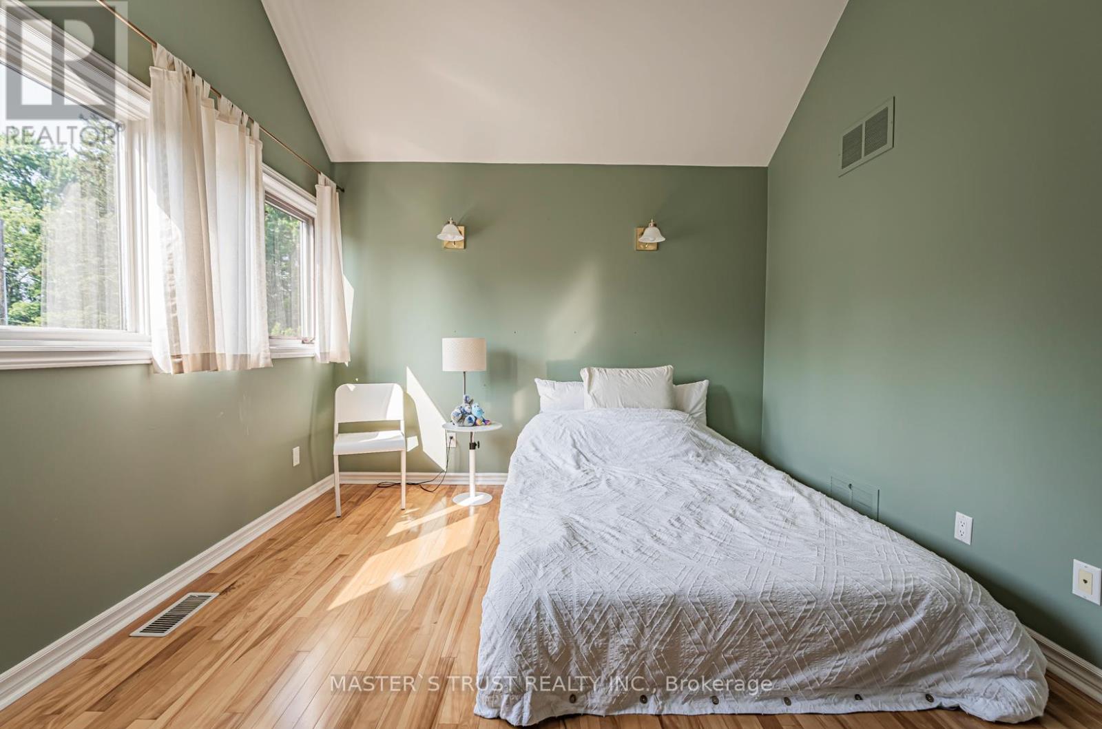 7 Third Line Property Photo 26