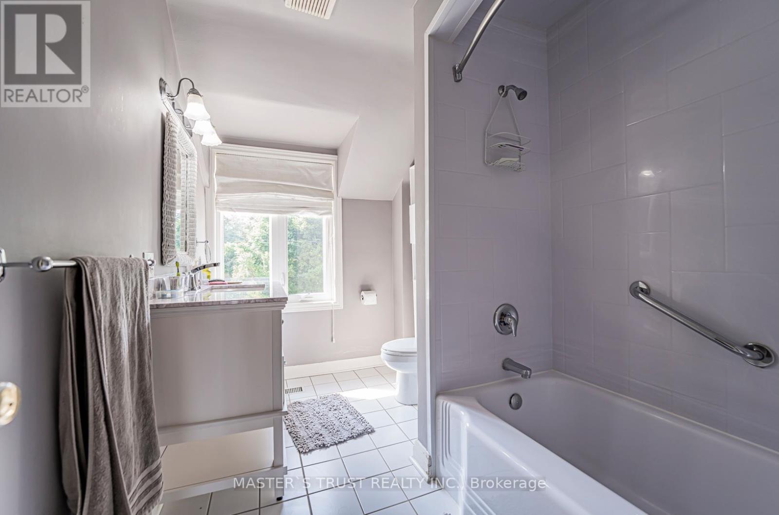 7 Third Line Property Photo 32