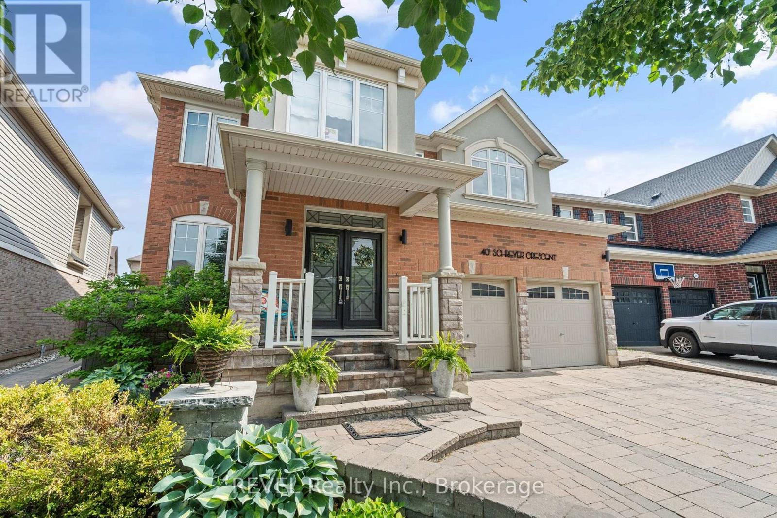 401 Schreyer Crescent Property Photo 2