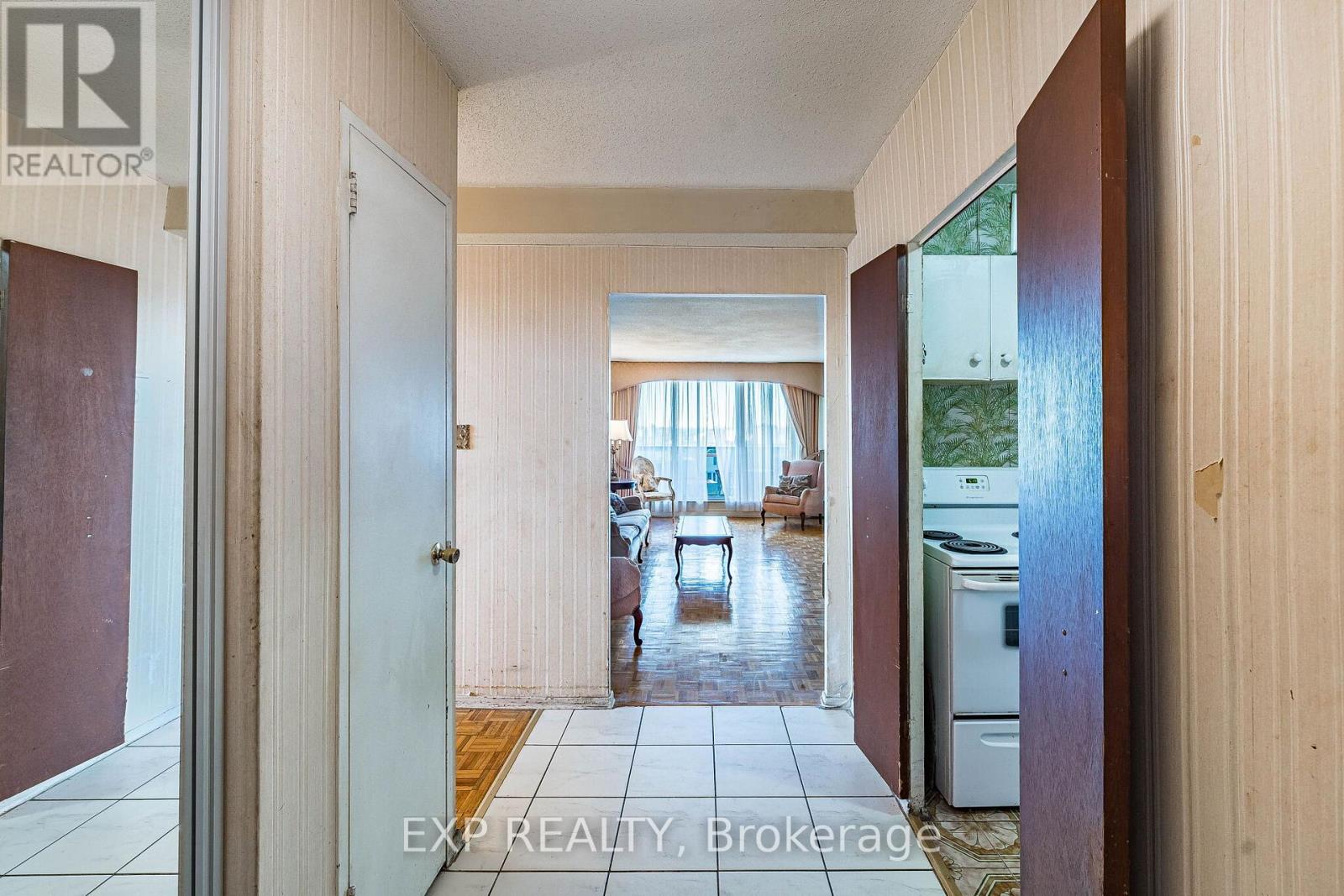 2412 - 85 Emmett Avenue Property Photo 7