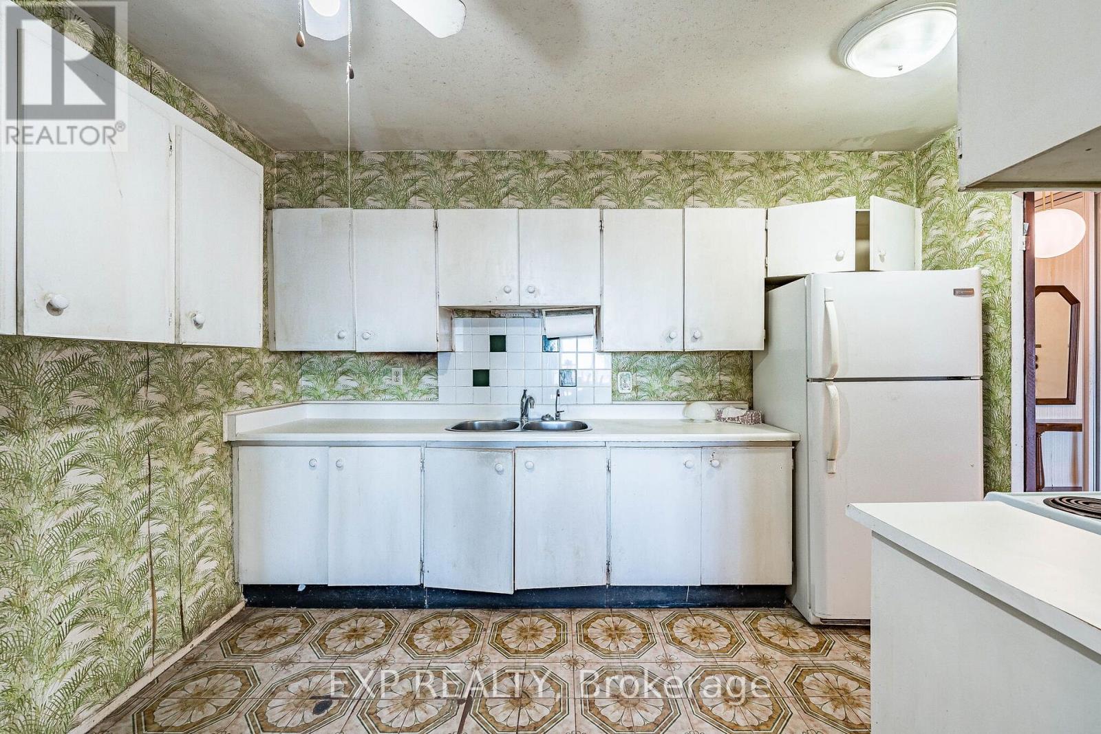 2412 - 85 Emmett Avenue Property Photo 14