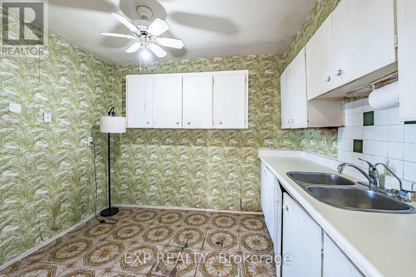 2412 - 85 Emmett Avenue Property Photo 16