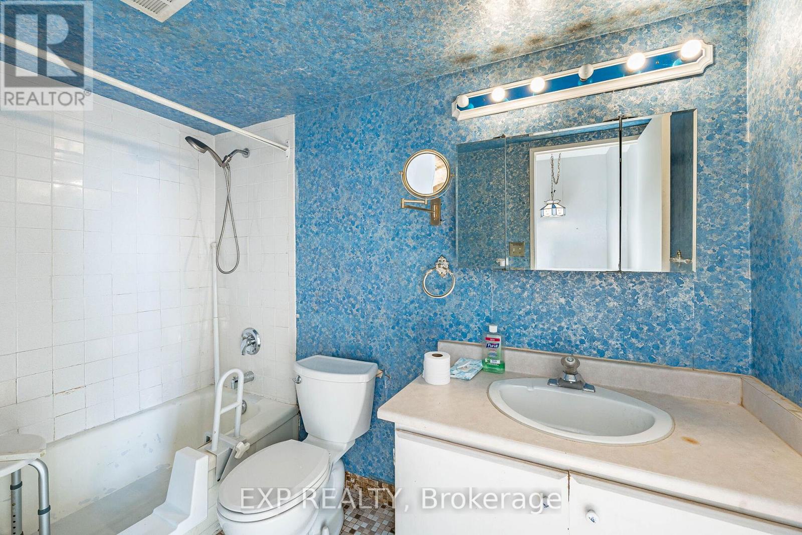 2412 - 85 Emmett Avenue Property Photo 21