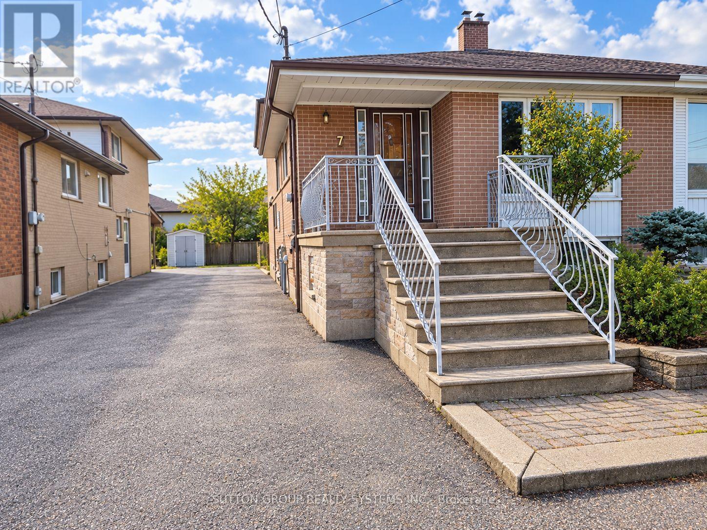 7 PECAN COURT Property Image