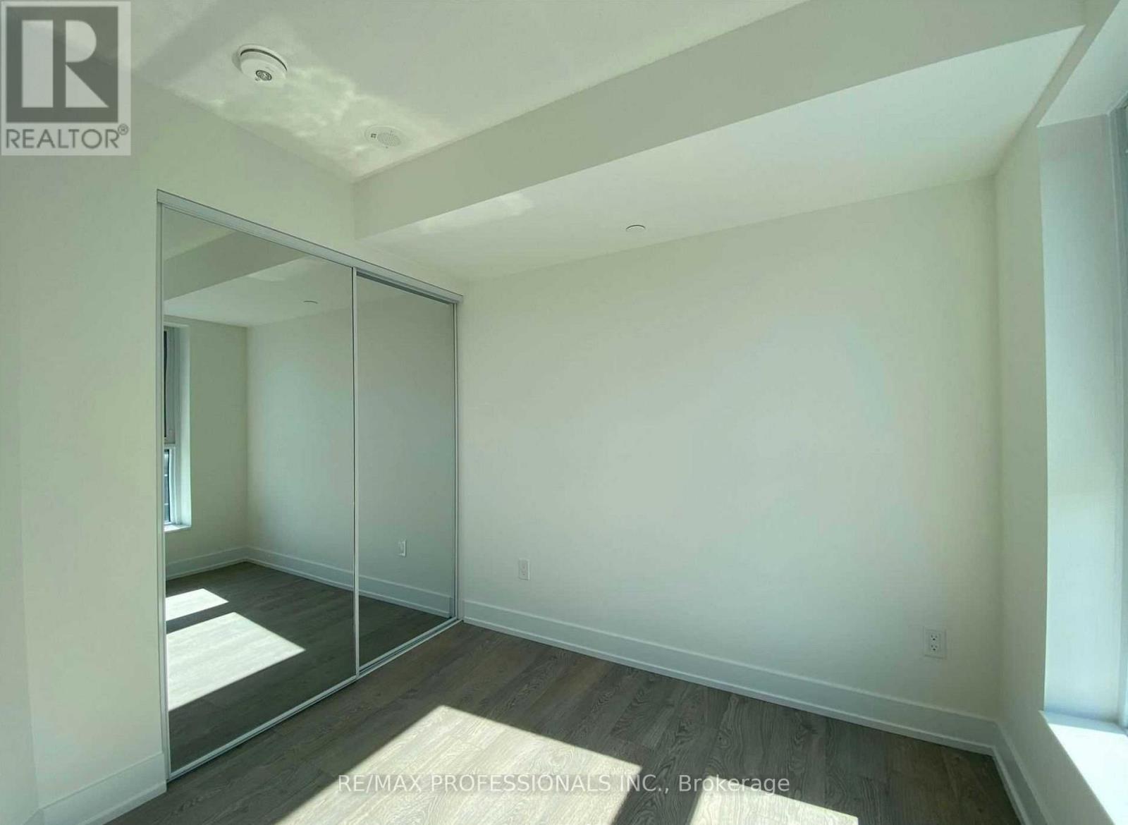 2616 - 9 Mabelle Avenue Property Photo 14