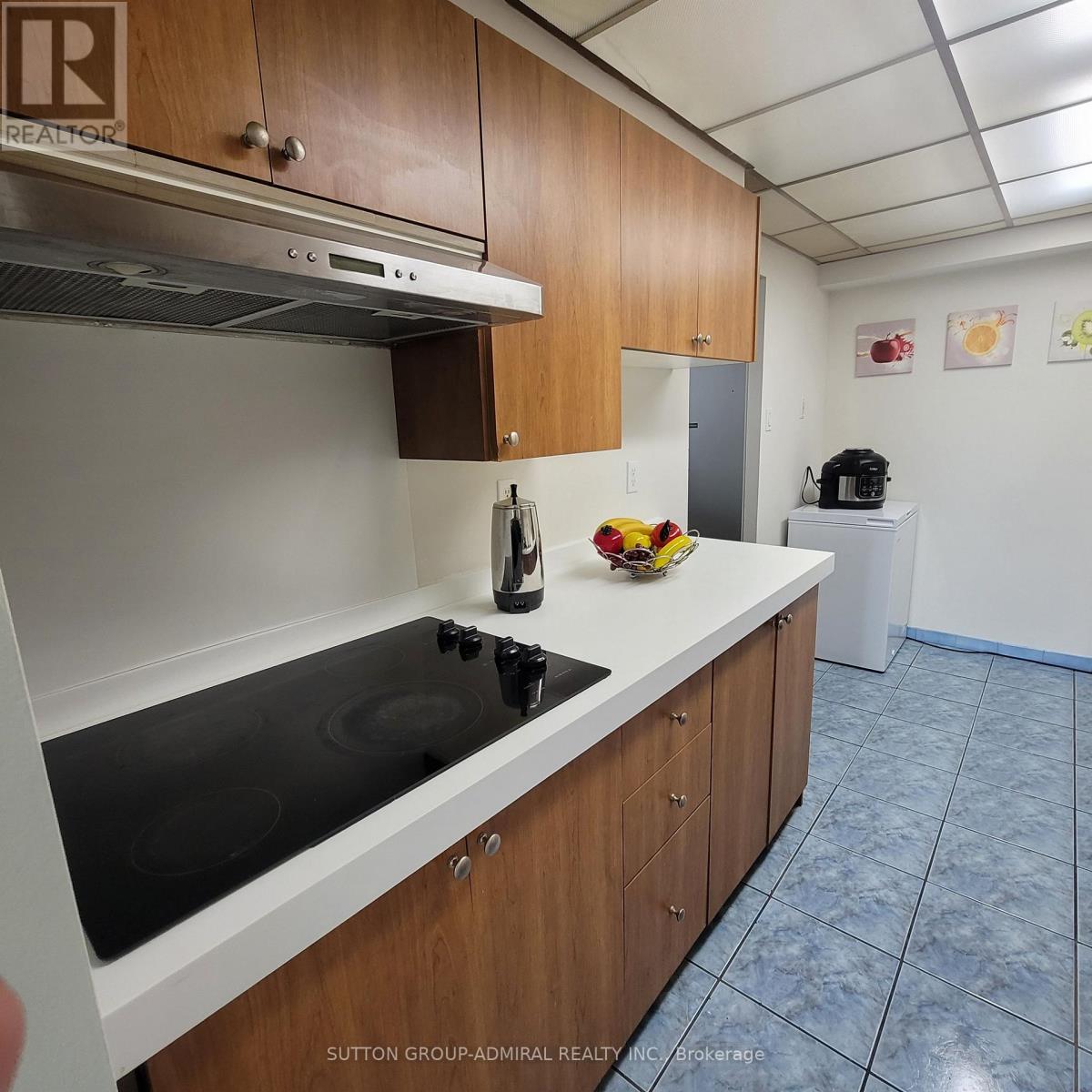 802 - 10 Tobermory Drive Property Photo 15