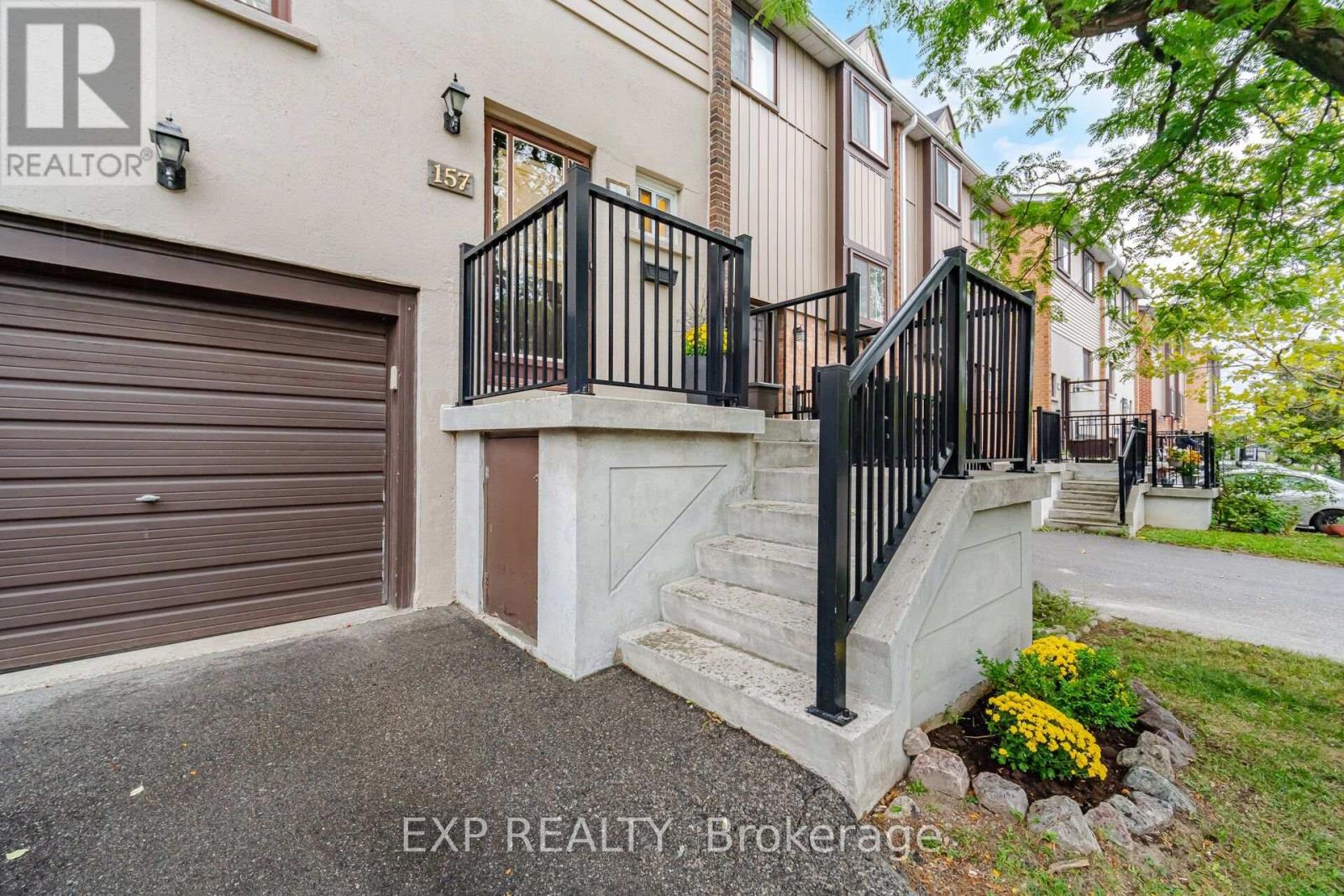 157 Moregate Crescent Property Photo 2