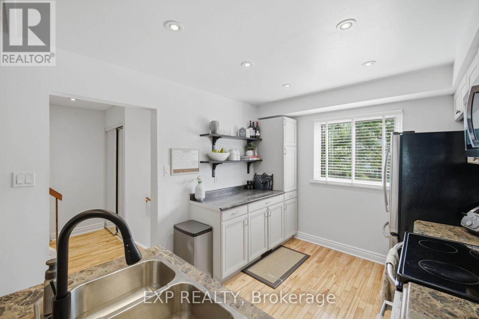 157 Moregate Crescent Property Photo 8