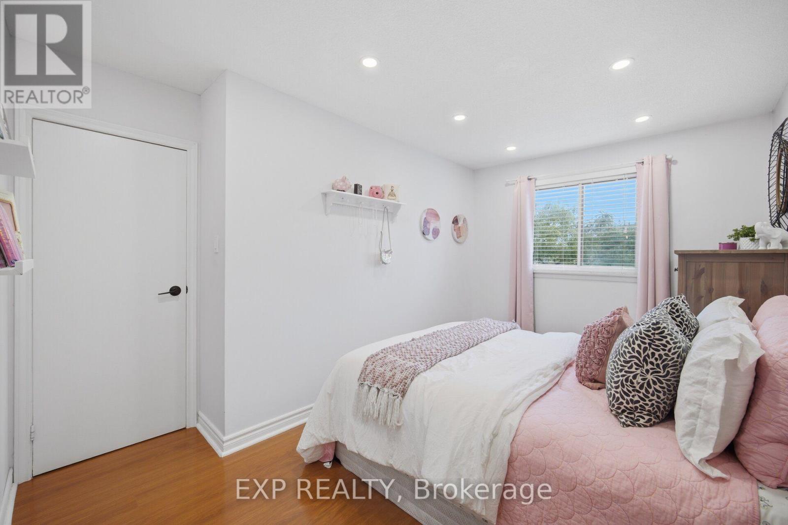 157 Moregate Crescent Property Photo 27
