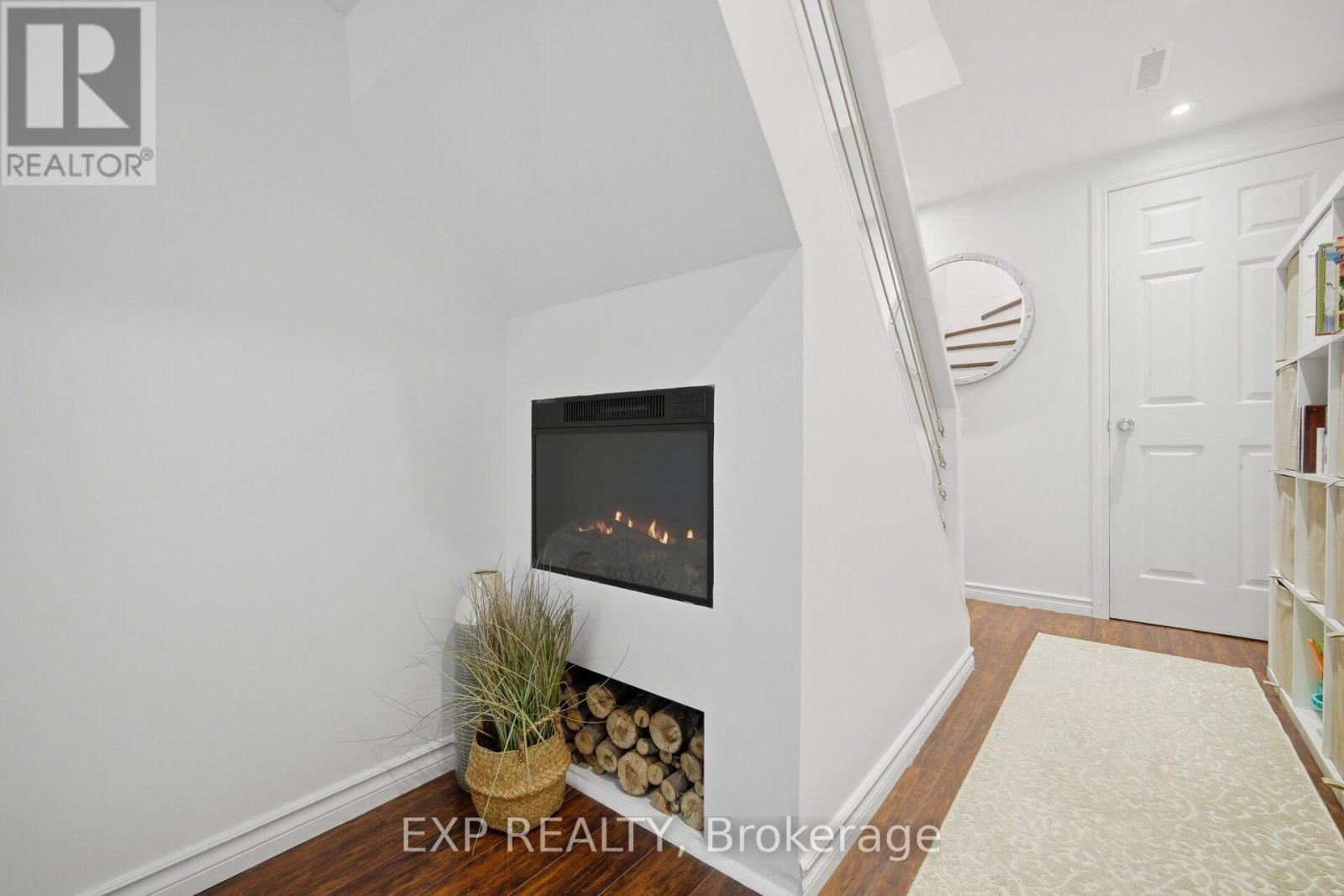157 Moregate Crescent Property Photo 32