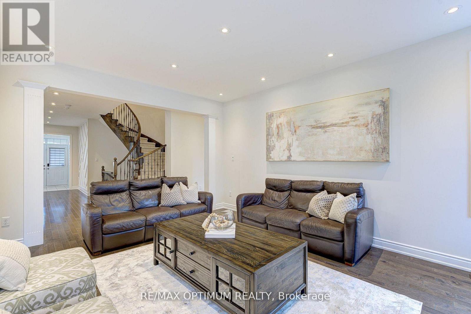 18 Deanston Court Property Photo 14