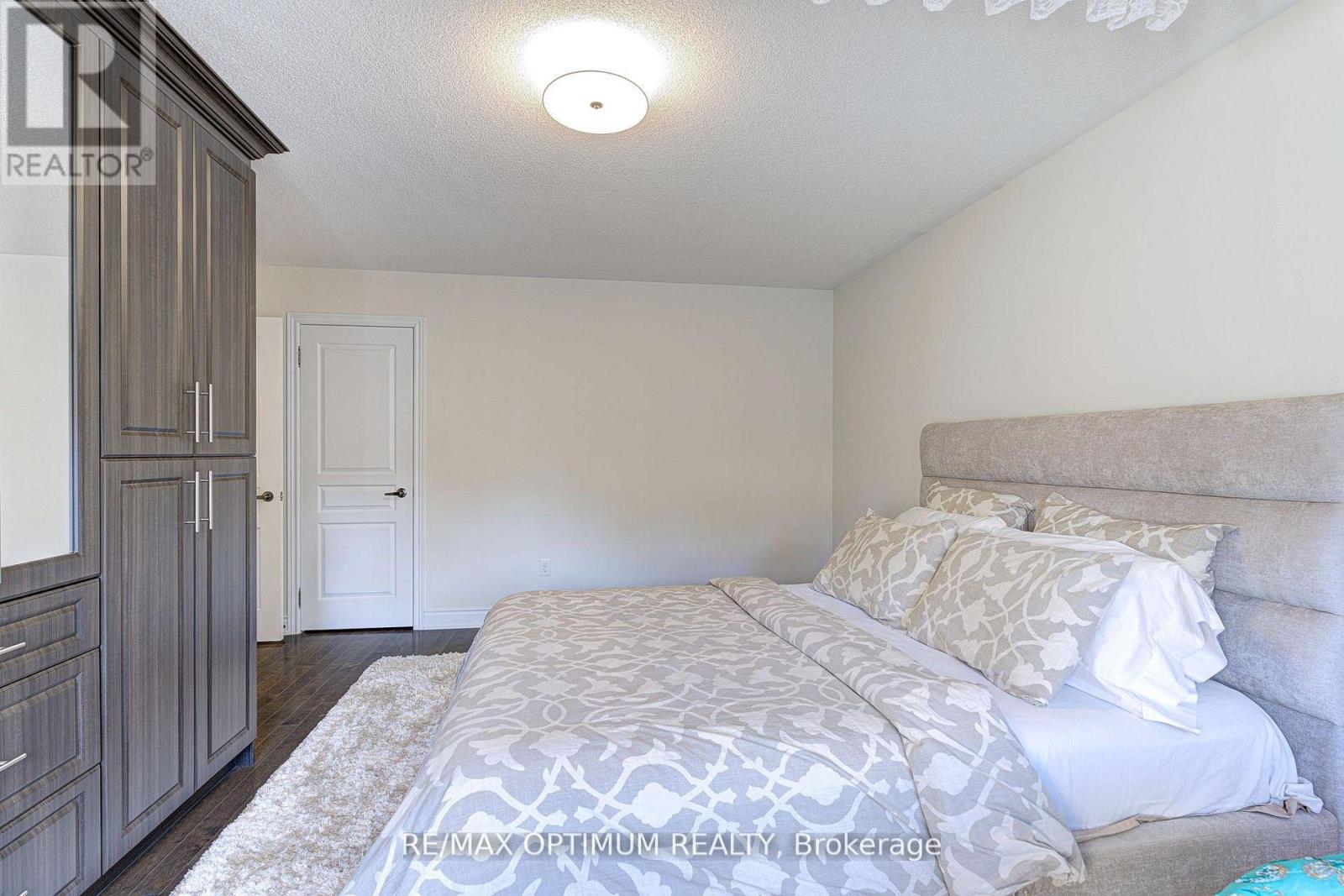 18 Deanston Court Property Photo 36