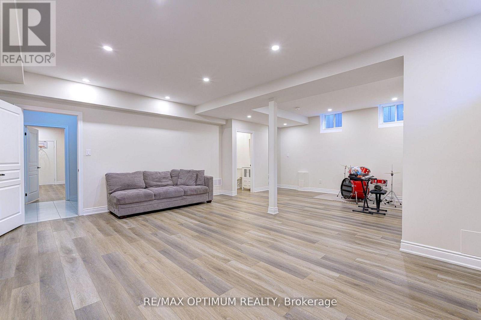 18 Deanston Court Property Photo 40