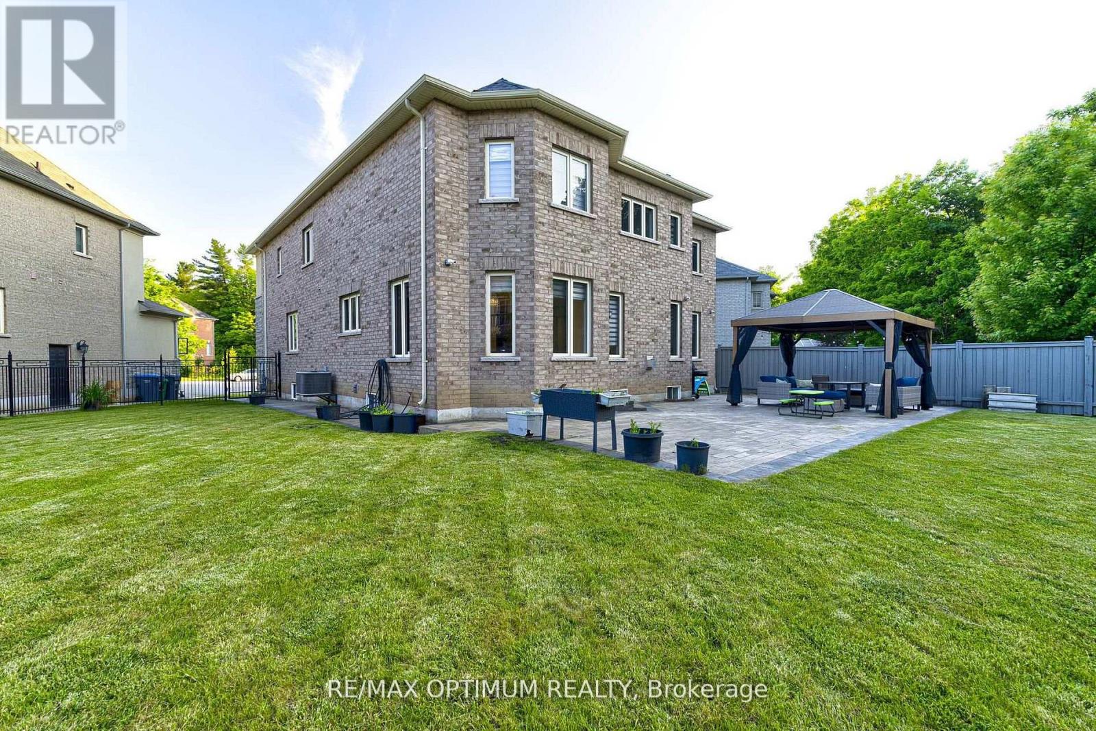 18 Deanston Court Property Photo 46