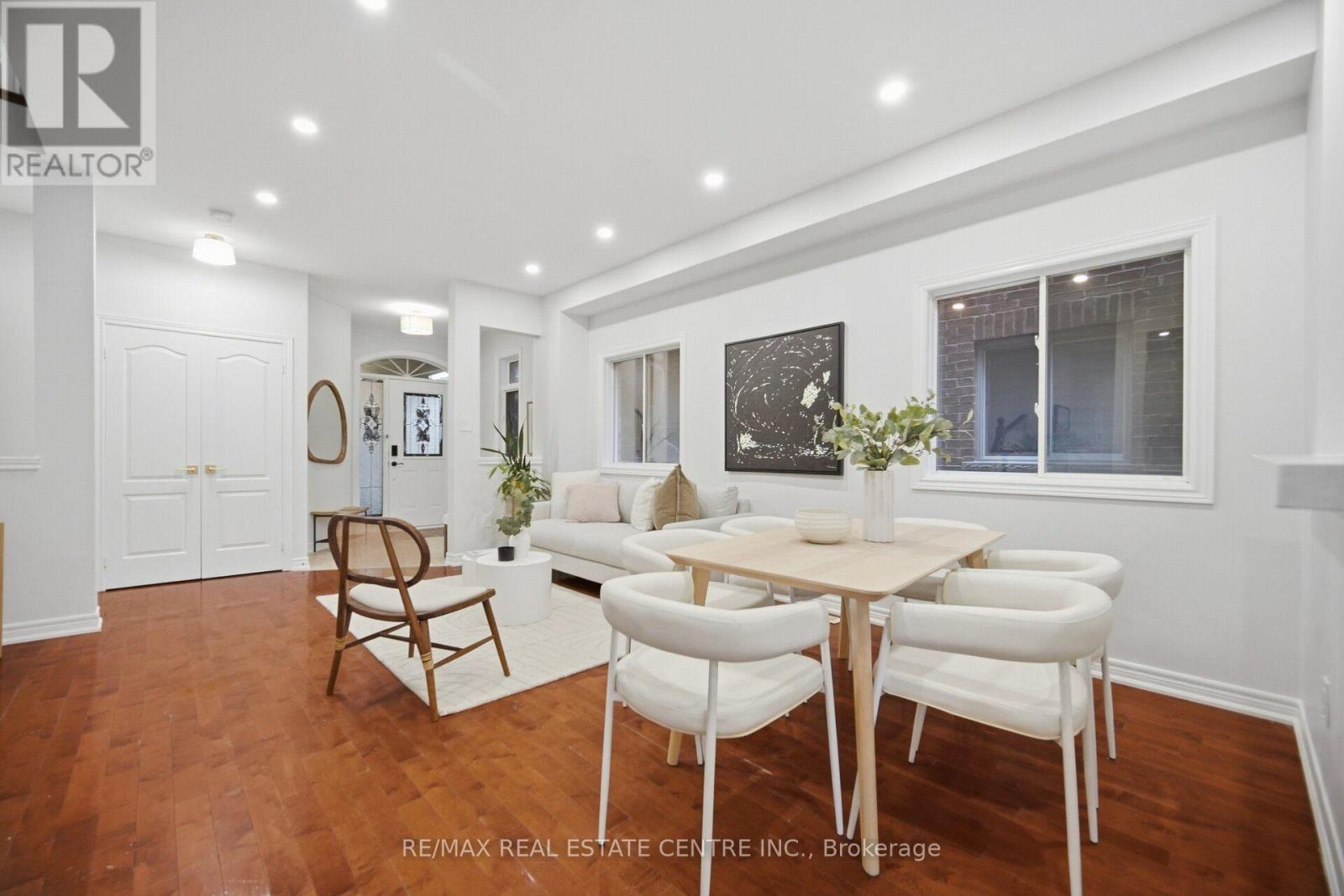 4804 Glasshill Grove Property Photo 12
