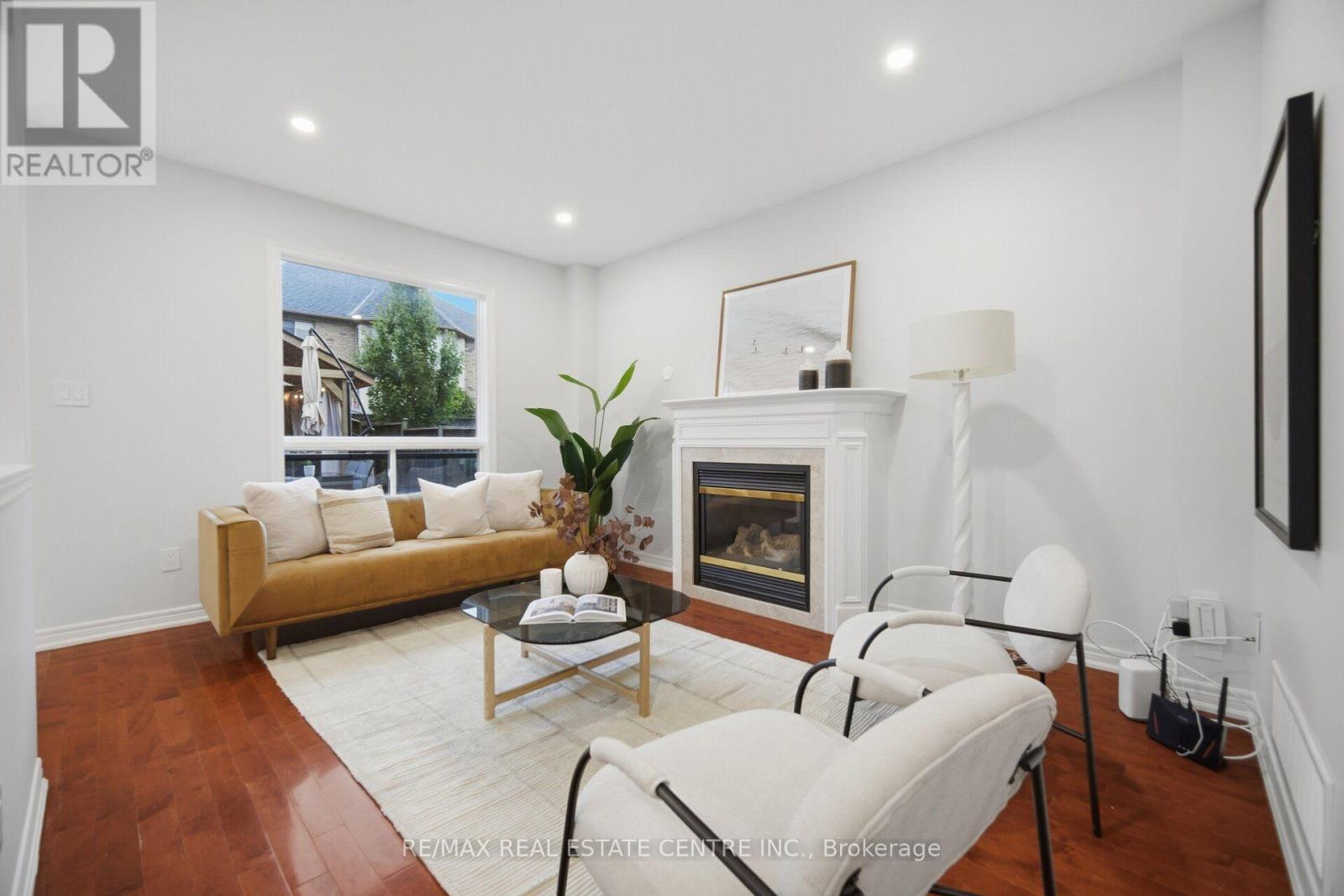 4804 Glasshill Grove Property Photo 13
