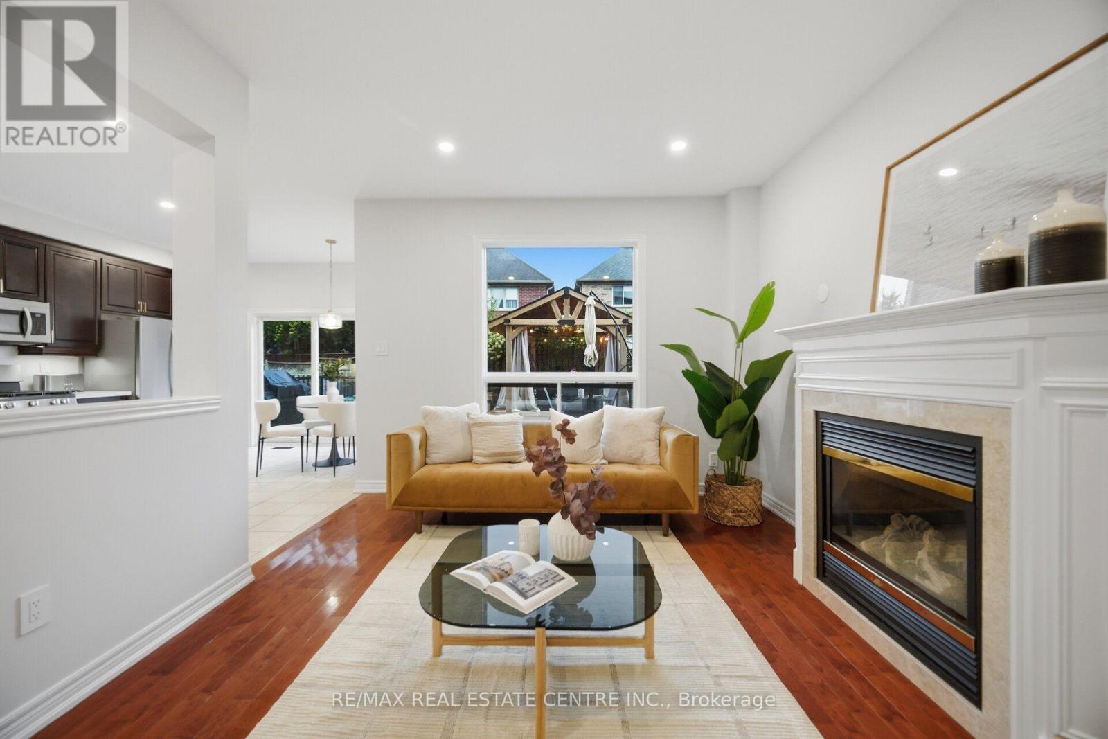 4804 Glasshill Grove Property Photo 15