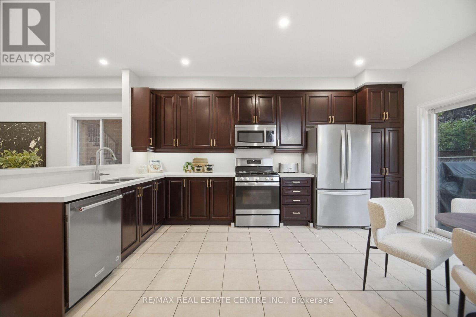 4804 Glasshill Grove Property Photo 16