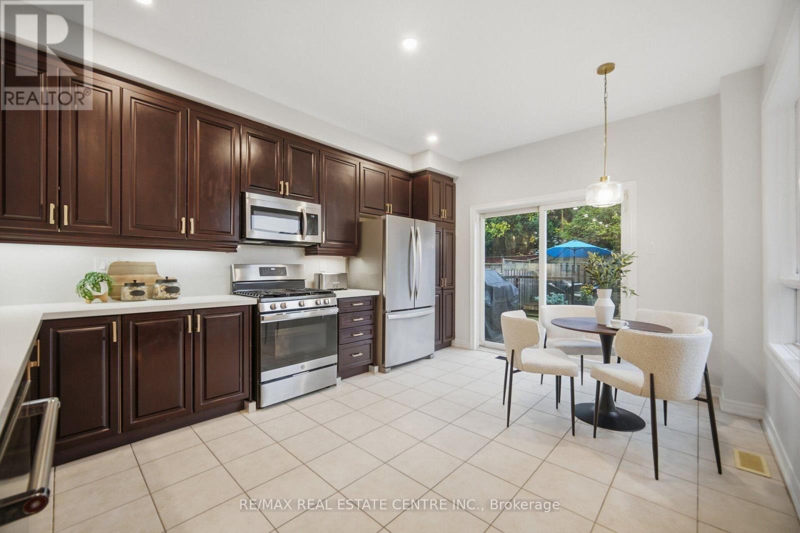 4804 Glasshill Grove Property Photo 17