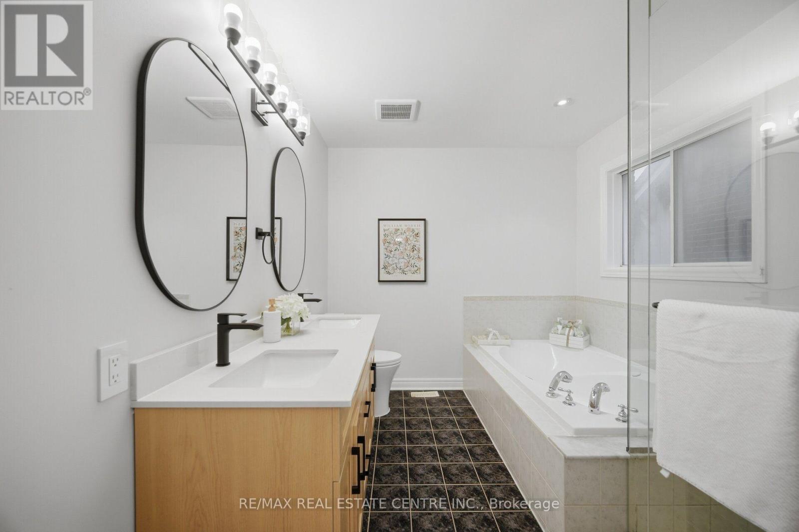 4804 Glasshill Grove Property Photo 26