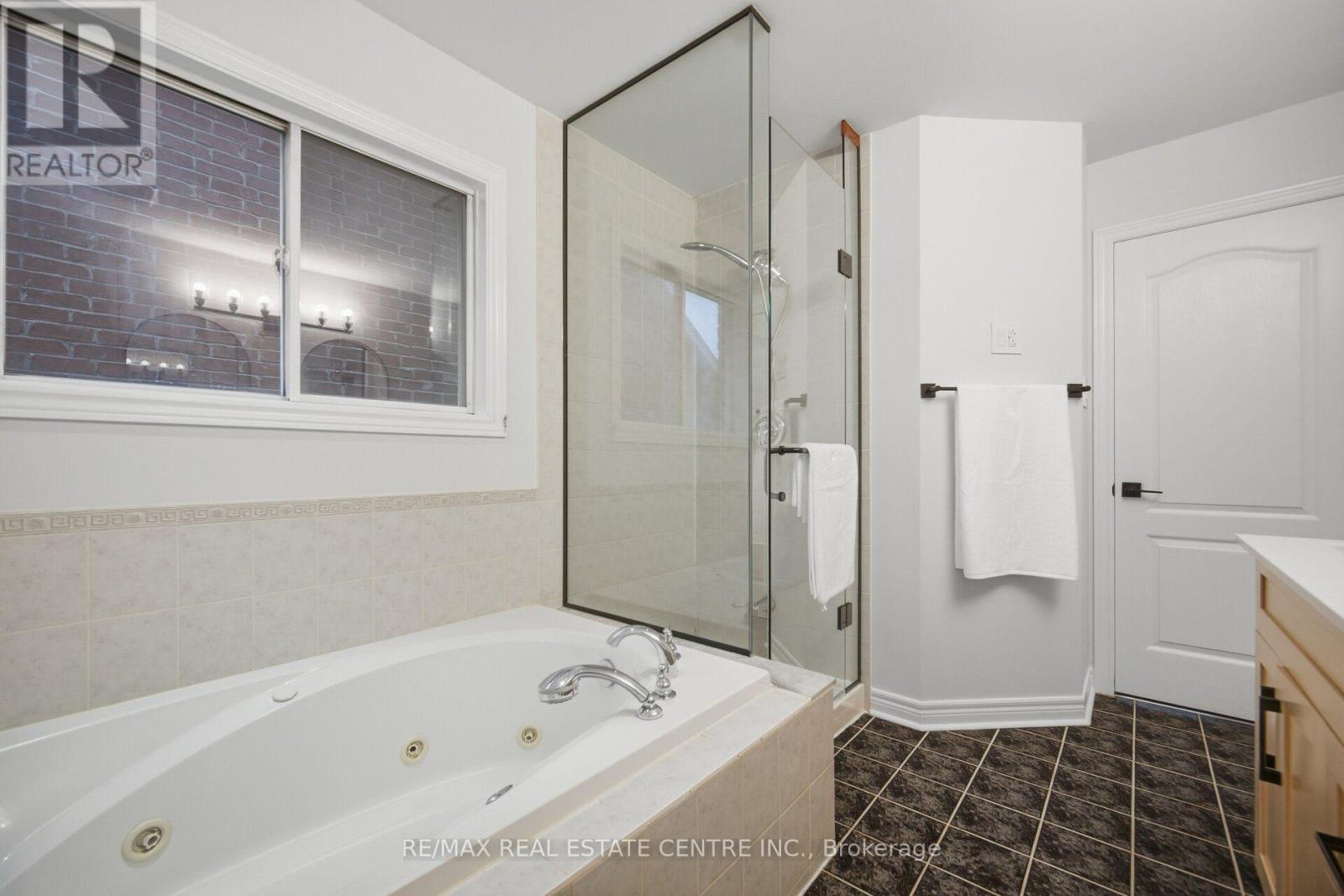 4804 Glasshill Grove Property Photo 27