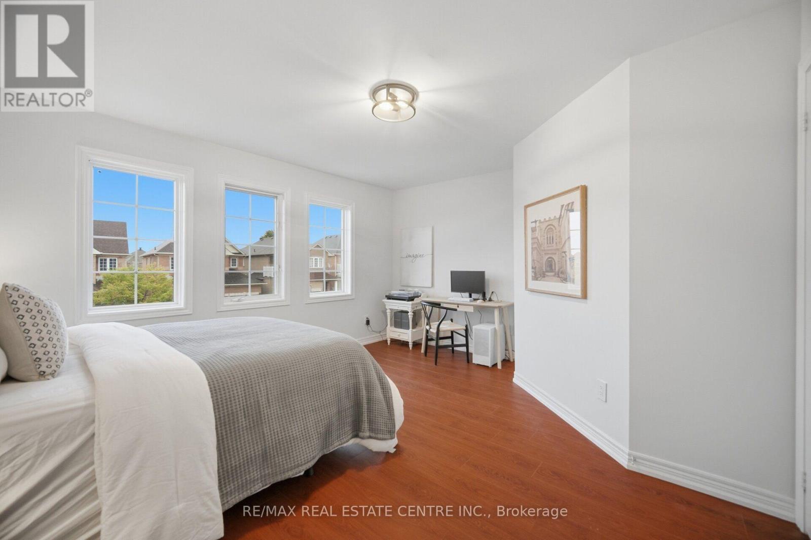 4804 Glasshill Grove Property Photo 32