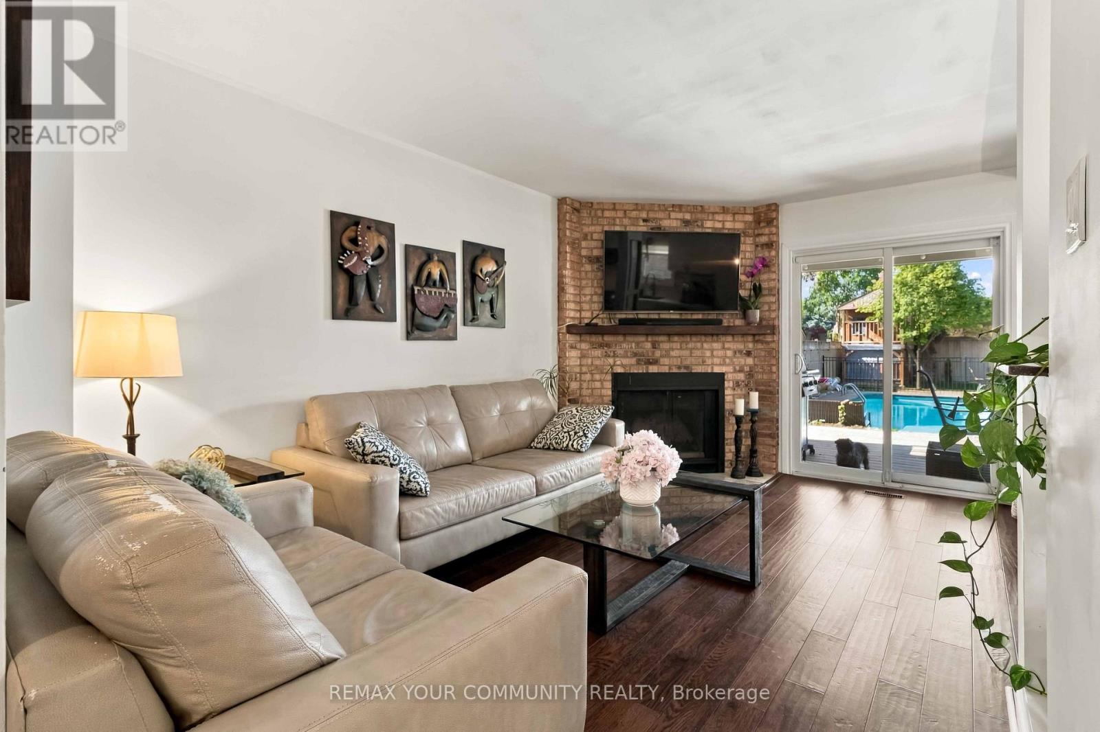 7013 Hickling Crescent Property Photo 8