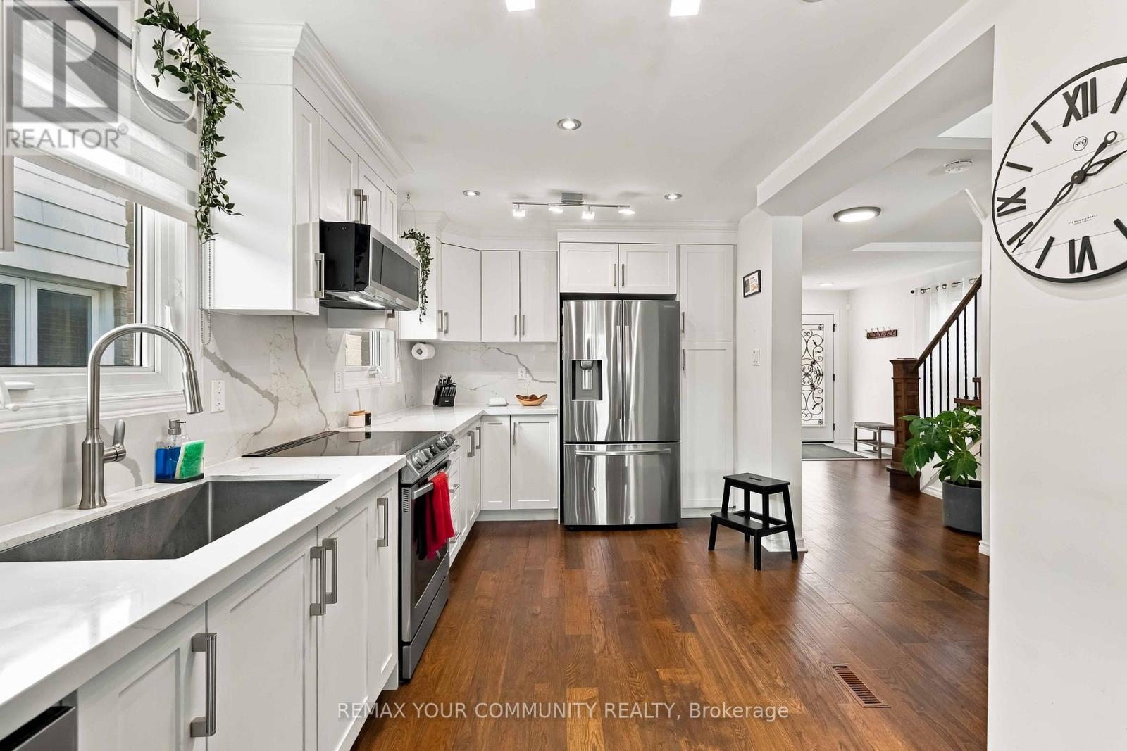 7013 Hickling Crescent Property Photo 13