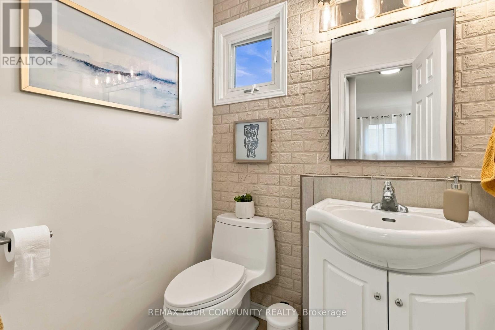 7013 Hickling Crescent Property Photo 14