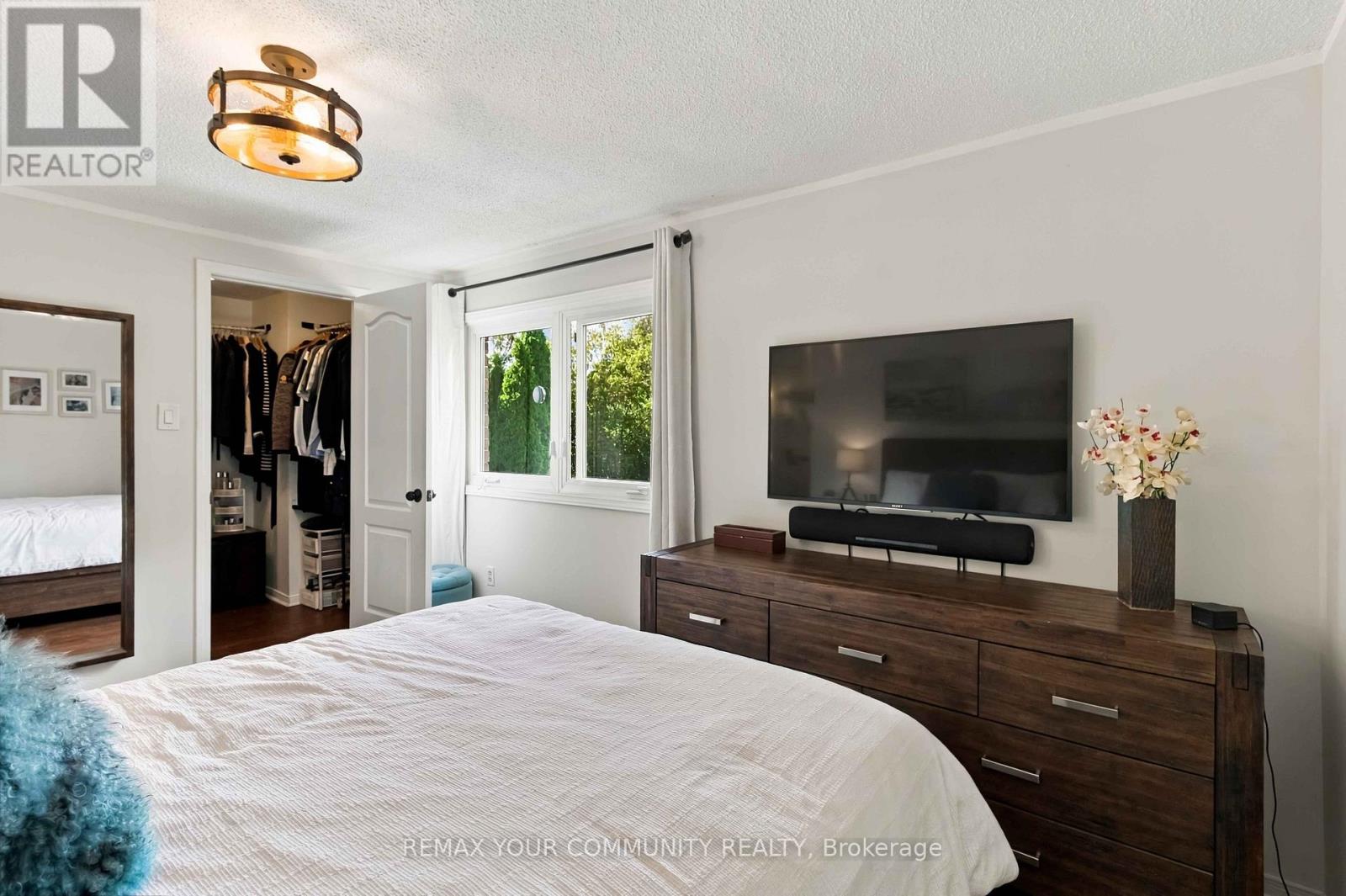 7013 Hickling Crescent Property Photo 17