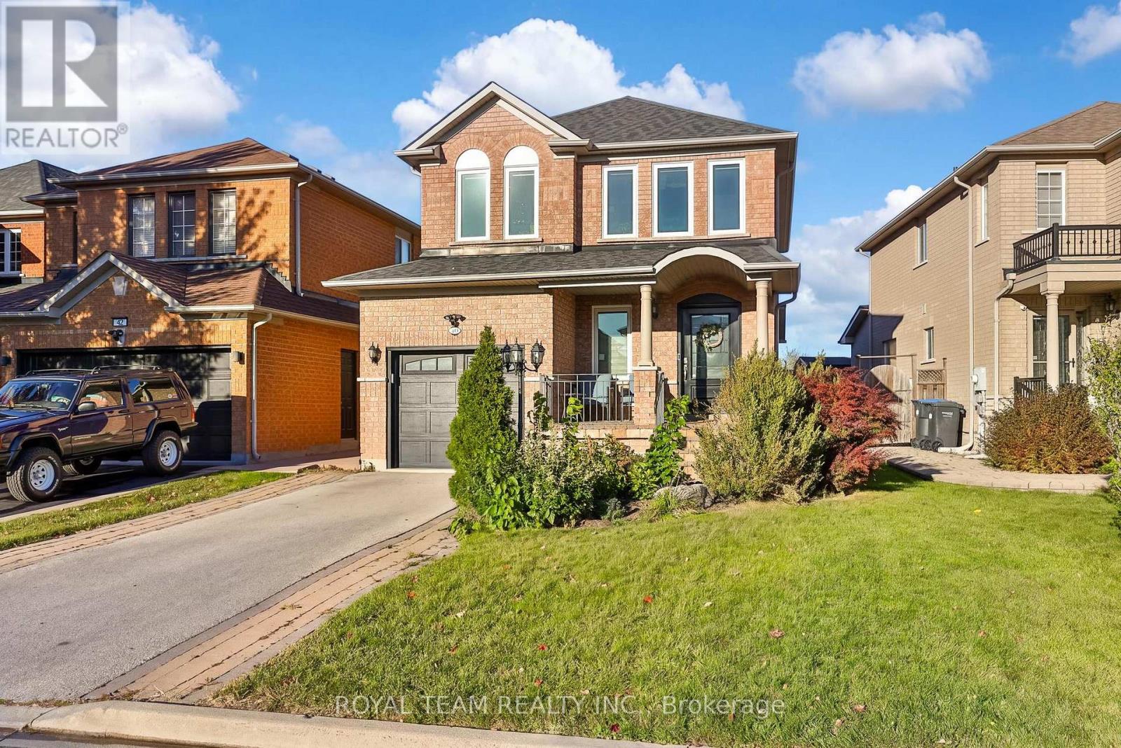 40 Emily Carr Crescent Property Photo 2