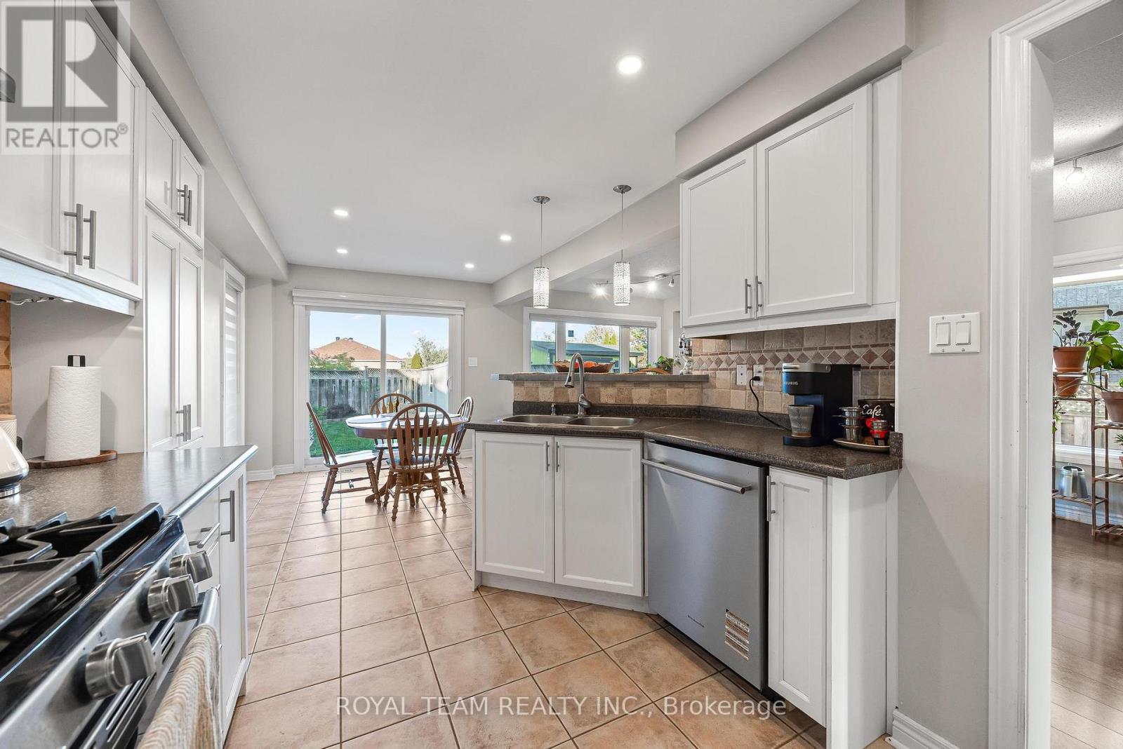 40 Emily Carr Crescent Property Photo 10