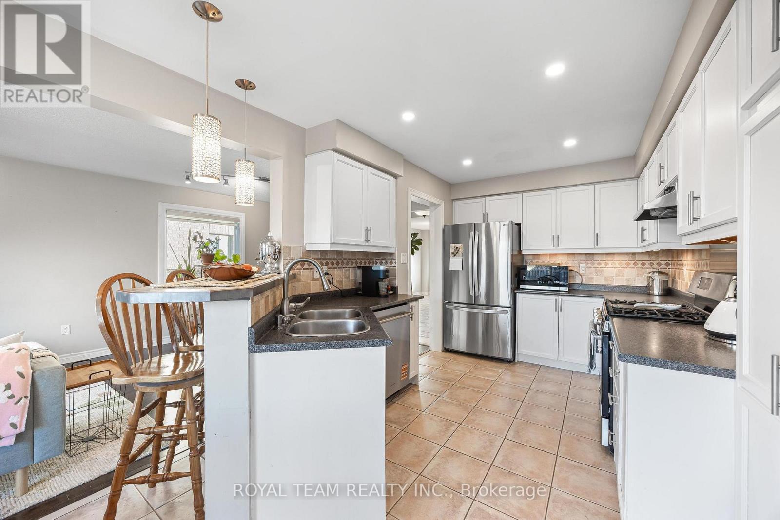 40 Emily Carr Crescent Property Photo 11