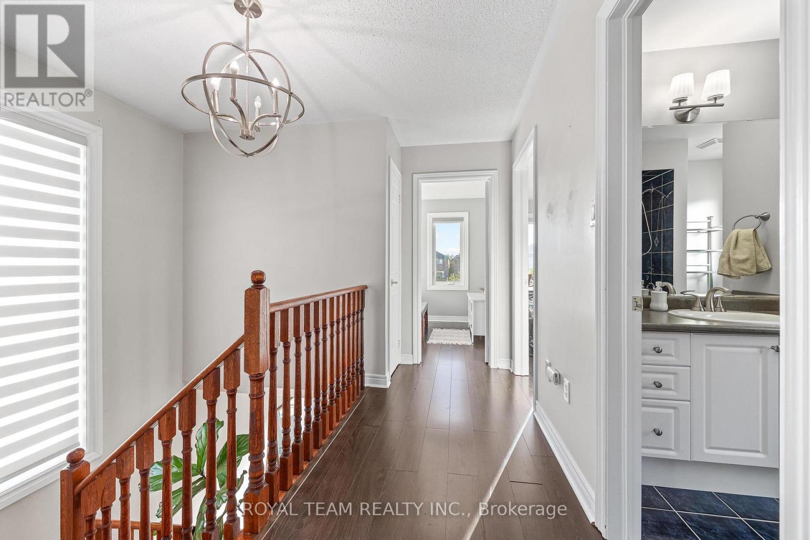 40 Emily Carr Crescent Property Photo 16