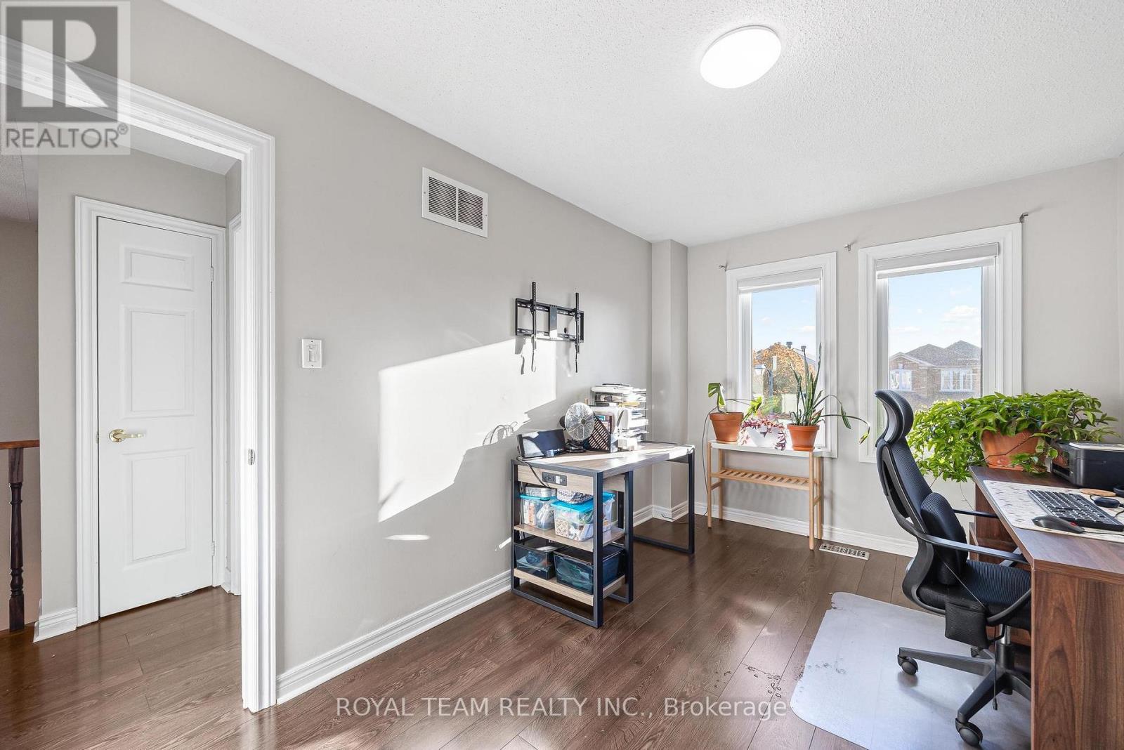 40 Emily Carr Crescent Property Photo 22