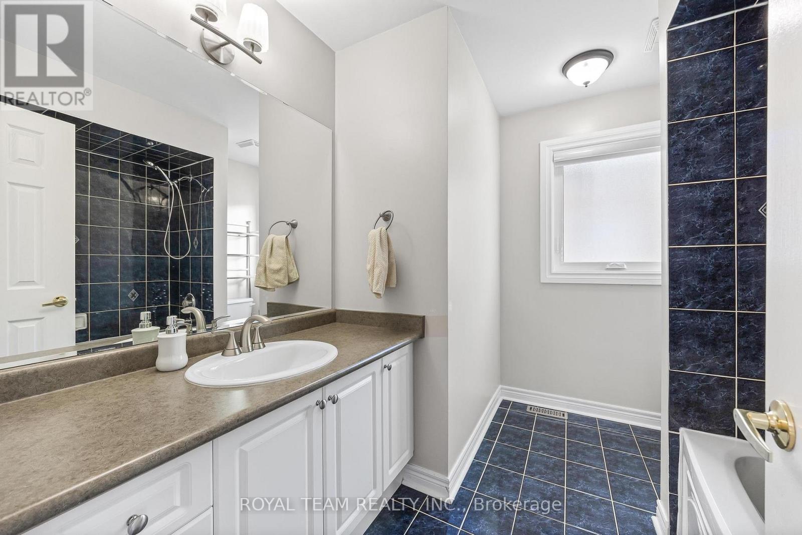40 Emily Carr Crescent Property Photo 23