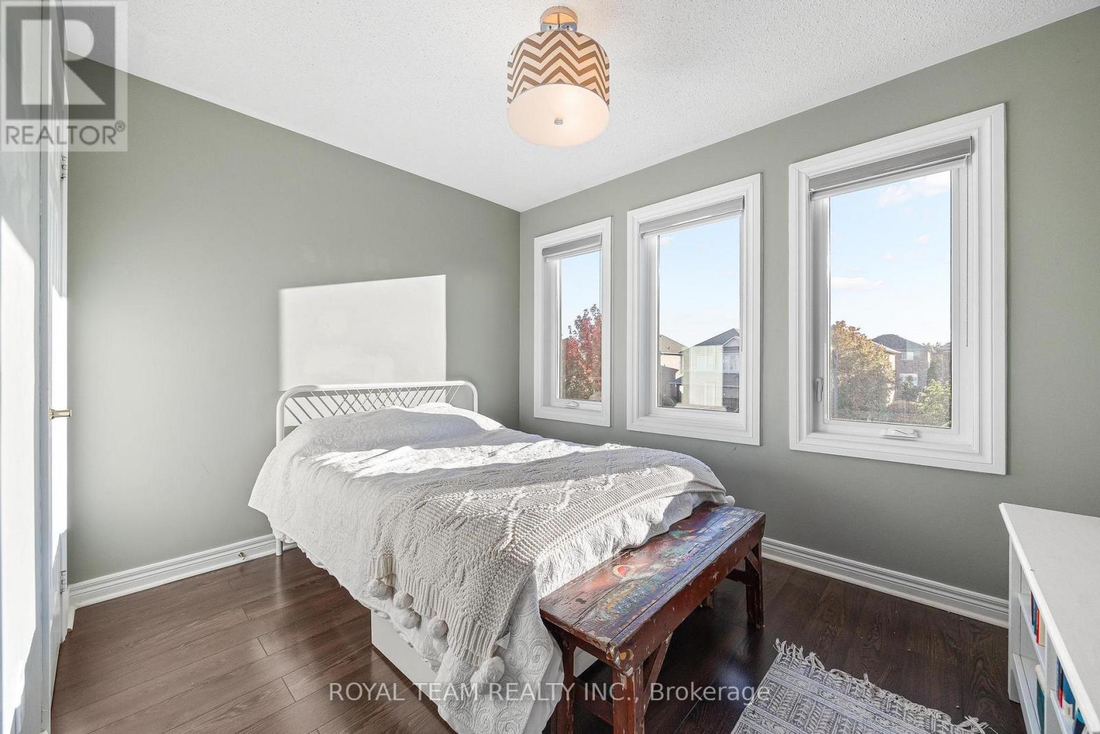 40 Emily Carr Crescent Property Photo 24