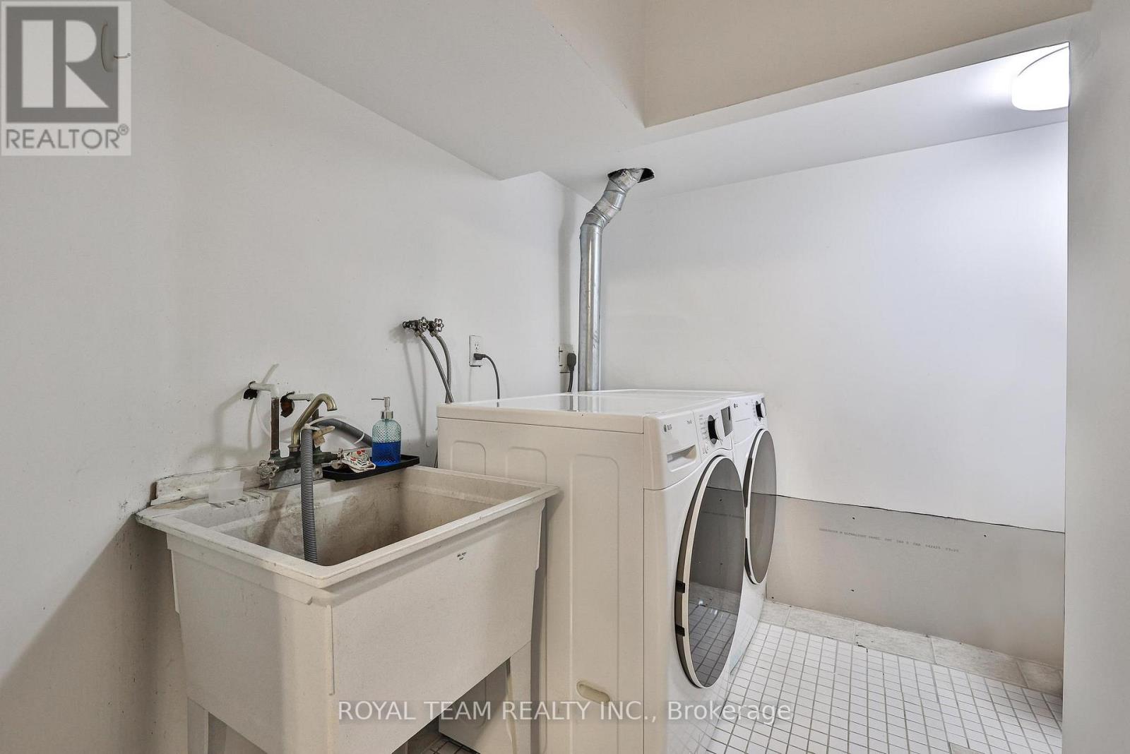 40 Emily Carr Crescent Property Photo 28