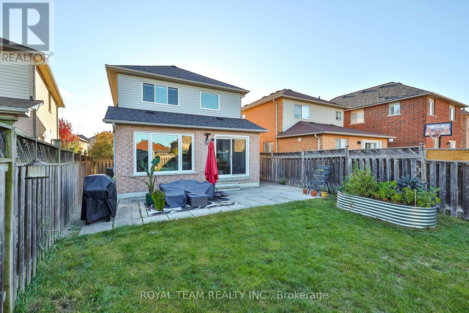 40 Emily Carr Crescent Property Photo 32